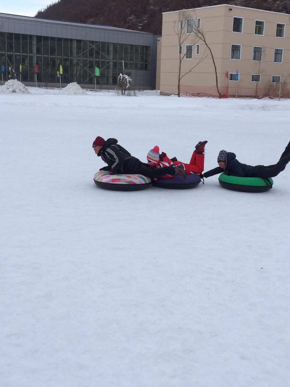 黑龍江大灣滑雪場冰雪樂園成功開幕，河北迪特加油助威